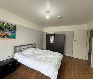 4 bedroom terraced house to rent - Photo 4