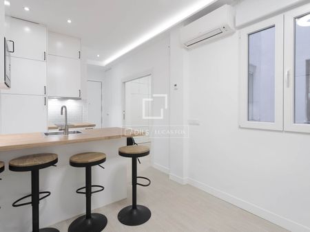 Excellent 2 Bedroom apartment for rent in Goya, Madrid - Photo 2