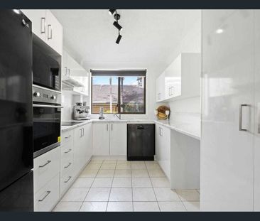 LOCATION LOCATION - BEACHSIDE 2 BEDROOM - Photo 2