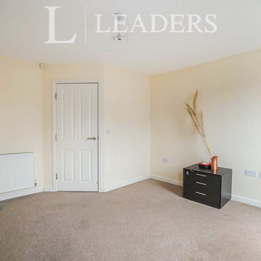 4 bedroom house to rent Bandy Fields Place, Salford, M7 - Photo 1