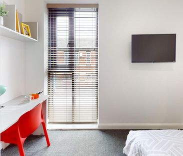 3 bedroom flat to rent - Photo 2
