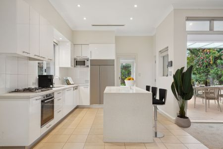 Freestanding Garden Oasis in Prime Location - Photo 5