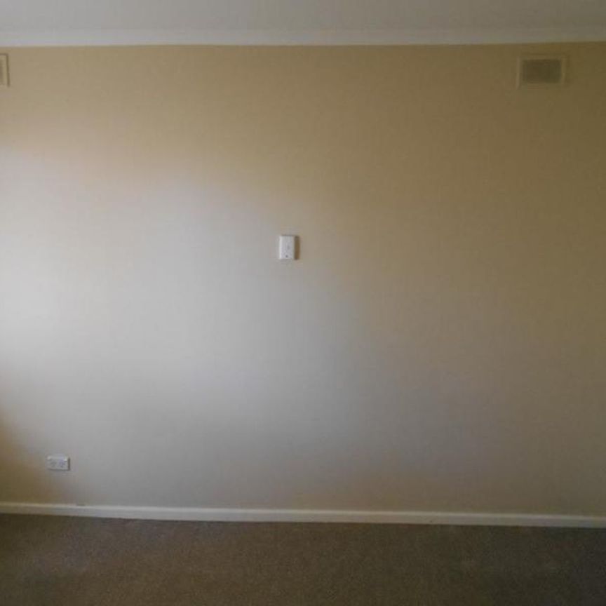 1 Bedroom Unit in a Small Group of 10&excl; - Photo 1