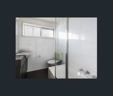 Three Bedroom Townhouse In Fantastic Location - Photo 4