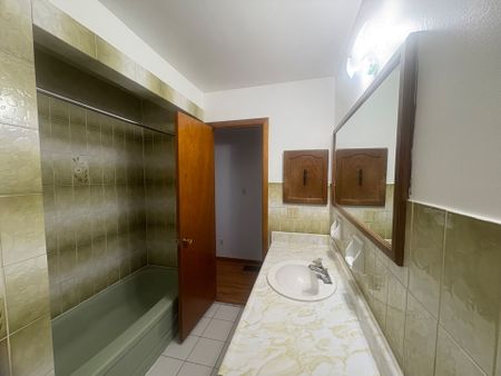 For Lease - 20 Sorlyn Avenue, Toronto, Ontario - Photo 4