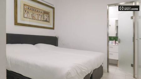 1-bedroom apartment for rent in Chamberi, Madrid - Photo 2