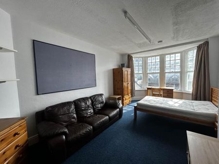 3 bedroom flat to rent - Photo 3