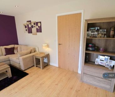 4 bedroom semi-detached house to rent - Photo 4