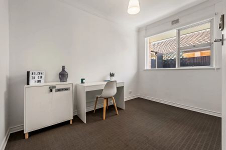 Immaculate Two Bedroom Unit in Prime Beachside Location - Photo 4