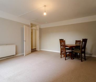 3 bedroom flat to rent - Photo 5