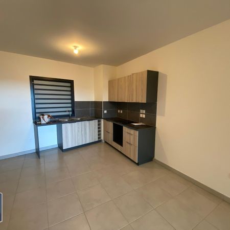 Location Appartement 2 pièces 51m² ST DENIS 97400 - Photo 3