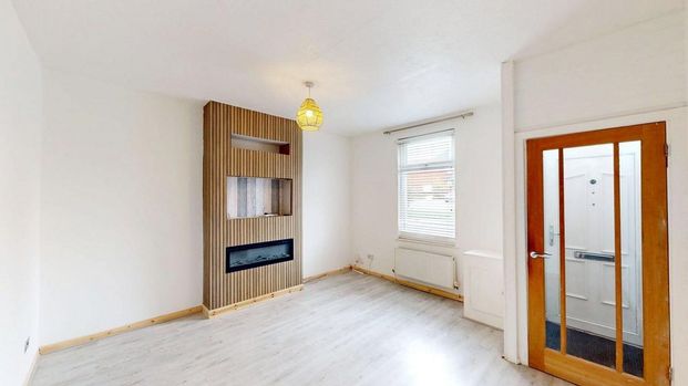 2 bedroom end of terrace house to rent - Photo 1