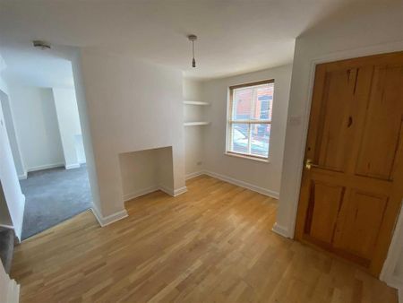 3 bedroom end of terrace house to rent - Photo 2