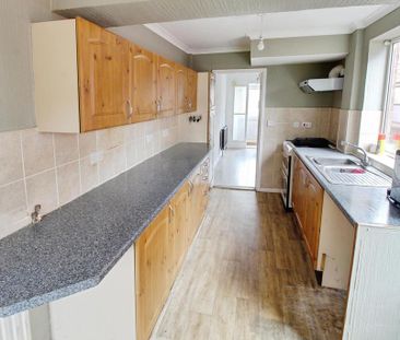 3 bedroom semi-detached house to rent - Photo 5