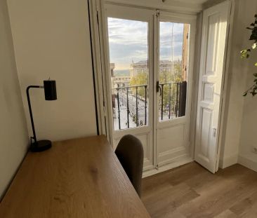 Room in a shared 5-bedroom apartment for rent in Palacio, no restrictions - Photo 5
