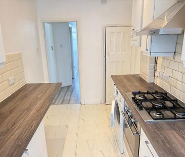 4 bedroom semi-detached house to rent - Photo 5