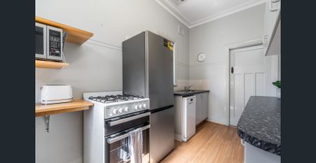 2/52 Clinton Street Serviced Apartment - Photo 2