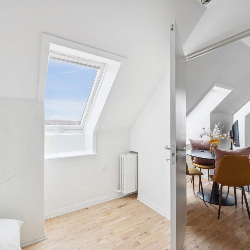 Lækker lys lejlighed med elevator - Photo 1