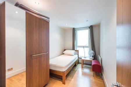 St George's Wharf - Photo 5