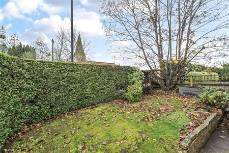 An immaculately presented converted Coach House close to Hawkhurst village - Photo 5