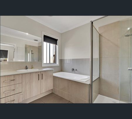 4/215 Station Road, Melton, Vic 3337 - Photo 2