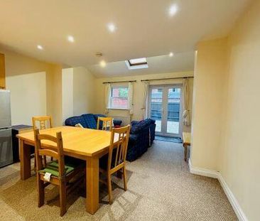 1 bedroom in a house share to rent - Photo 3