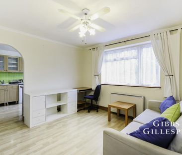 3 bedroom flat to rent - Photo 5