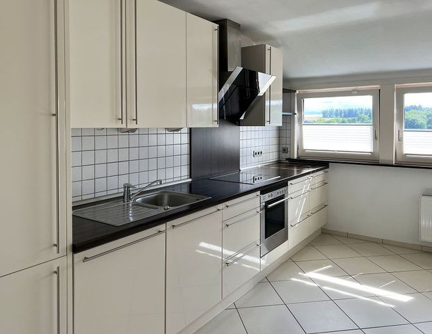 Moderne 4-Zimmer-Wohnung mit Panoramablick, Kamin und Garage direkt in Braunlage! - Foto 1