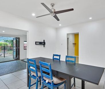 LARGE FAMILY HOME IN A GREAT LOCATION! - Photo 3