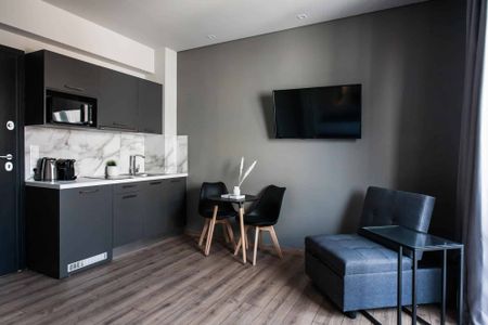 Comfy 1BR Apartment at WYZ Athens - Photo 4