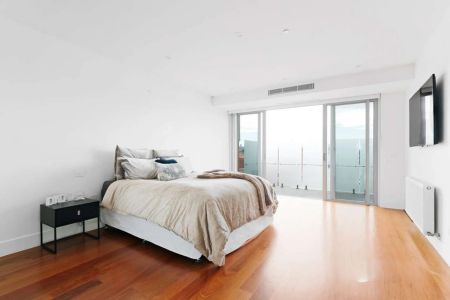 In a league of its own - Photo 2