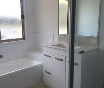 Spacious Family Home in Prime Berrinba Location - Photo 6