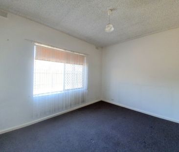 DOWNSTAIRS UNIT, AMAZING LOCATION! - Photo 3
