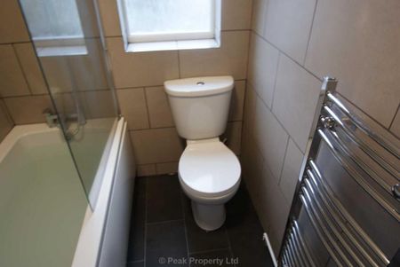 2 bedroom flat to rent - Photo 2