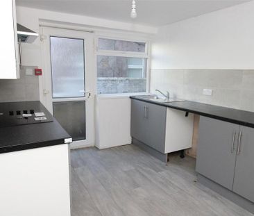 2 bedroom ground floor flat to rent - Photo 5