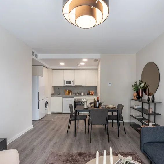 Alquiler de piso en Avenida Octavio Paz, 12 - Photo 1