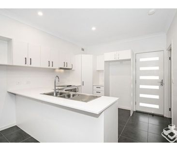 3 BEDROOM TOWNHOUSE IN POOL COMPLEX - Photo 3