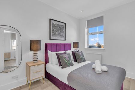 3 Bed Flat, Clarence Square, BN1 - Photo 2