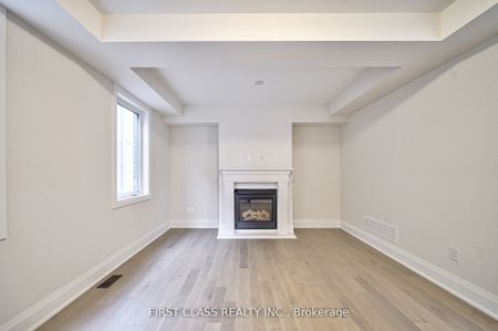 Detached Home For Lease | N8057362 - Photo 4