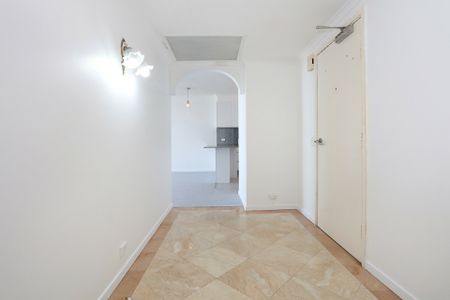 SPACIOUS NEWLY RENOVATED UNIT WITH BREATHTAKING VIEWS!!! - Photo 2