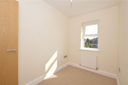 3 bedroom semi-detached house to rent - Photo 4