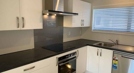 Beautifully modernised 3 bedroom home - Photo 4