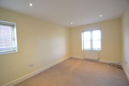 3 bedroom semi-detached house to rent - Photo 3