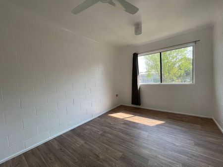 Neat & central 2 bedroom unit in Sarina - Photo 2