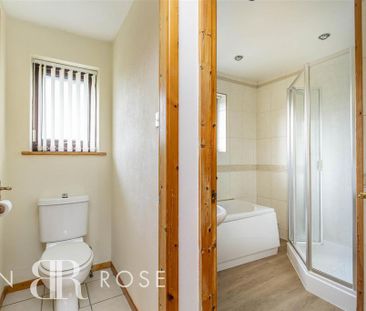 4 bedroom detached house to rent - Photo 3