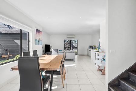 Modern Townhouse Close To Monash University & Chadstone Shopping Centre - Photo 3
