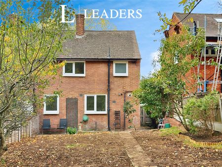 3 bedroom house to rent Tring Gardens, RM3 - Photo 2