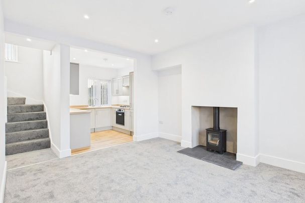 3 bedroom end of terrace house to rent - Photo 1