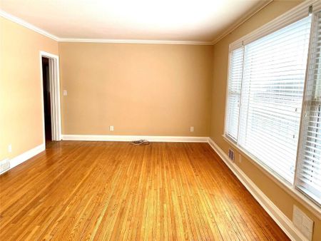 For Lease - 49 Grassmere Court, Oshawa, Ontario - Photo 2