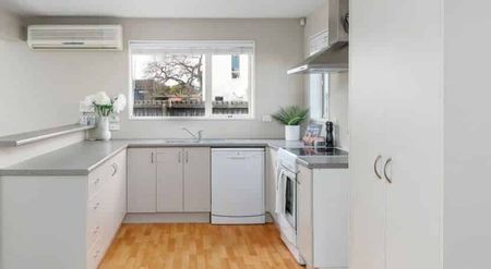 Sunny and close to CBD - Photo 4